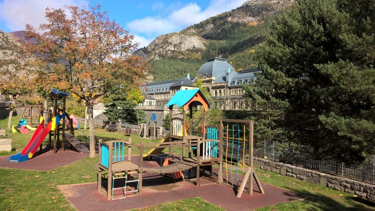 Apartamento De Montana "Nueva Canfranc" Bagian luar foto